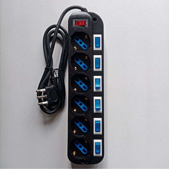 Multipresa nera da 6 posti universali con 7 interruttori cavo da 1,5mt