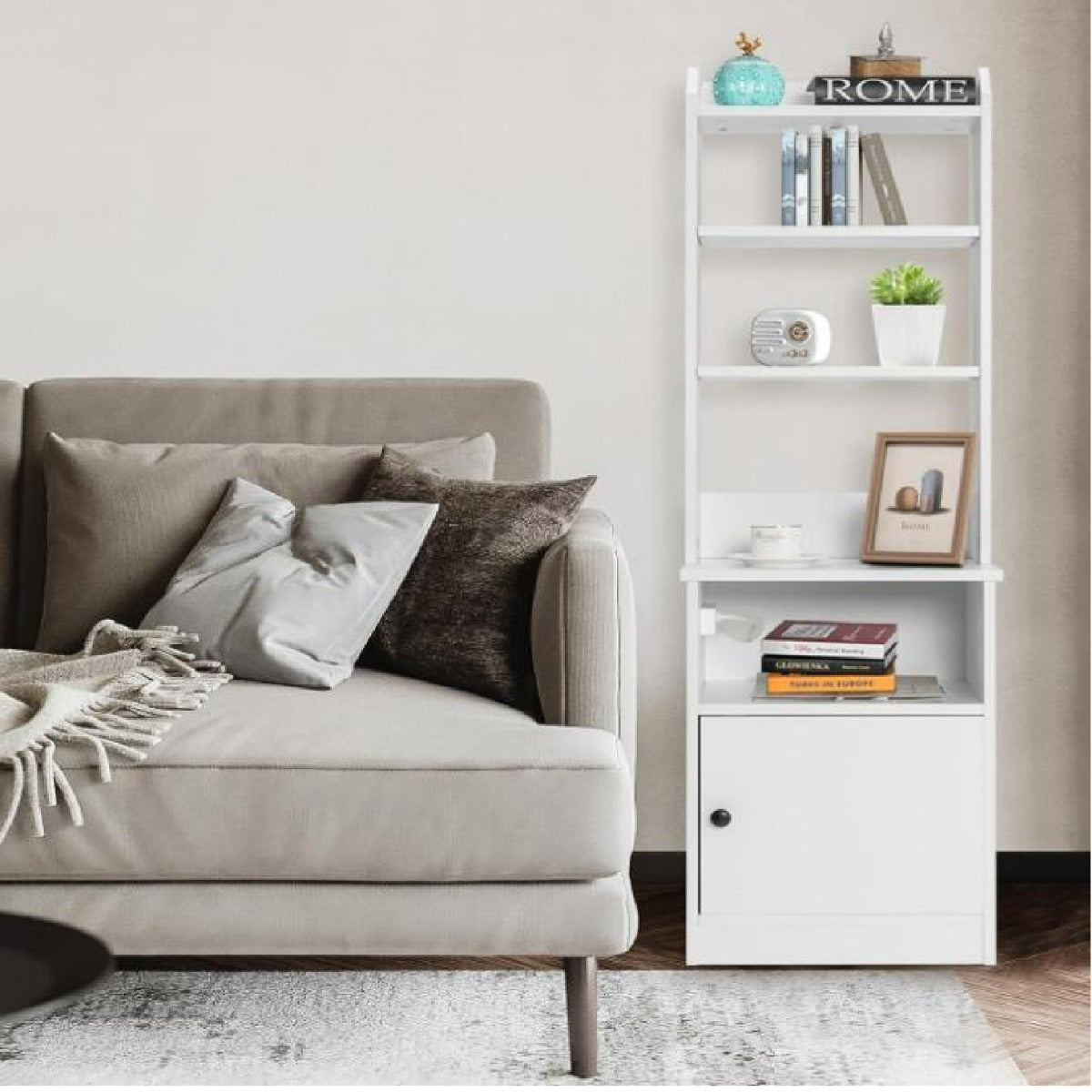 Comodino a 6 livelli con multipresa ripiani regolabili e anta-Mobiletto multiuso in legno con libreria Bianco