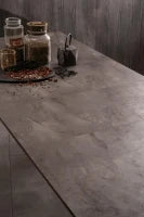 E-STYLO Tavolo allungabile con top in melaminico cemento grigio e base in metallo nero, 90cm X 156/ 316cm H. 76cm.
