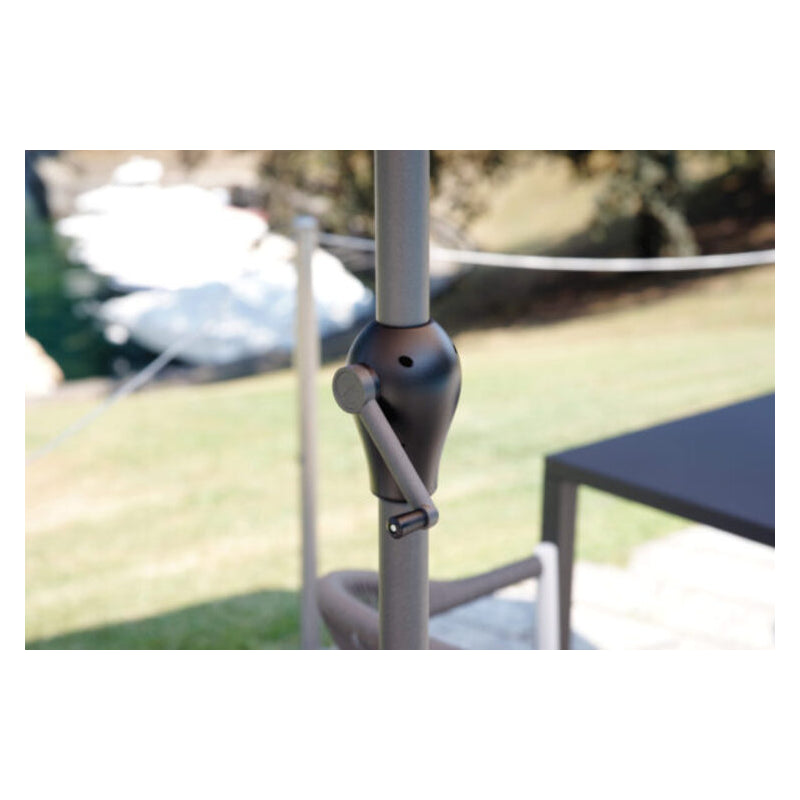 Ombrellone ovale MOIA a palo centrale 2x4 in antracite ed ecrù