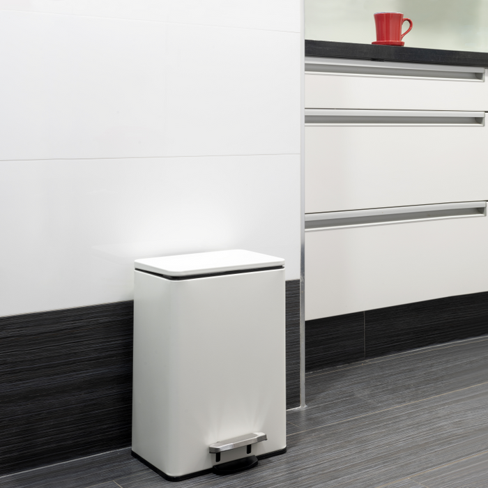 Pattumiera rettangolare esterna Recycle con apertura a pedale, verniciato bianco, alluminio.