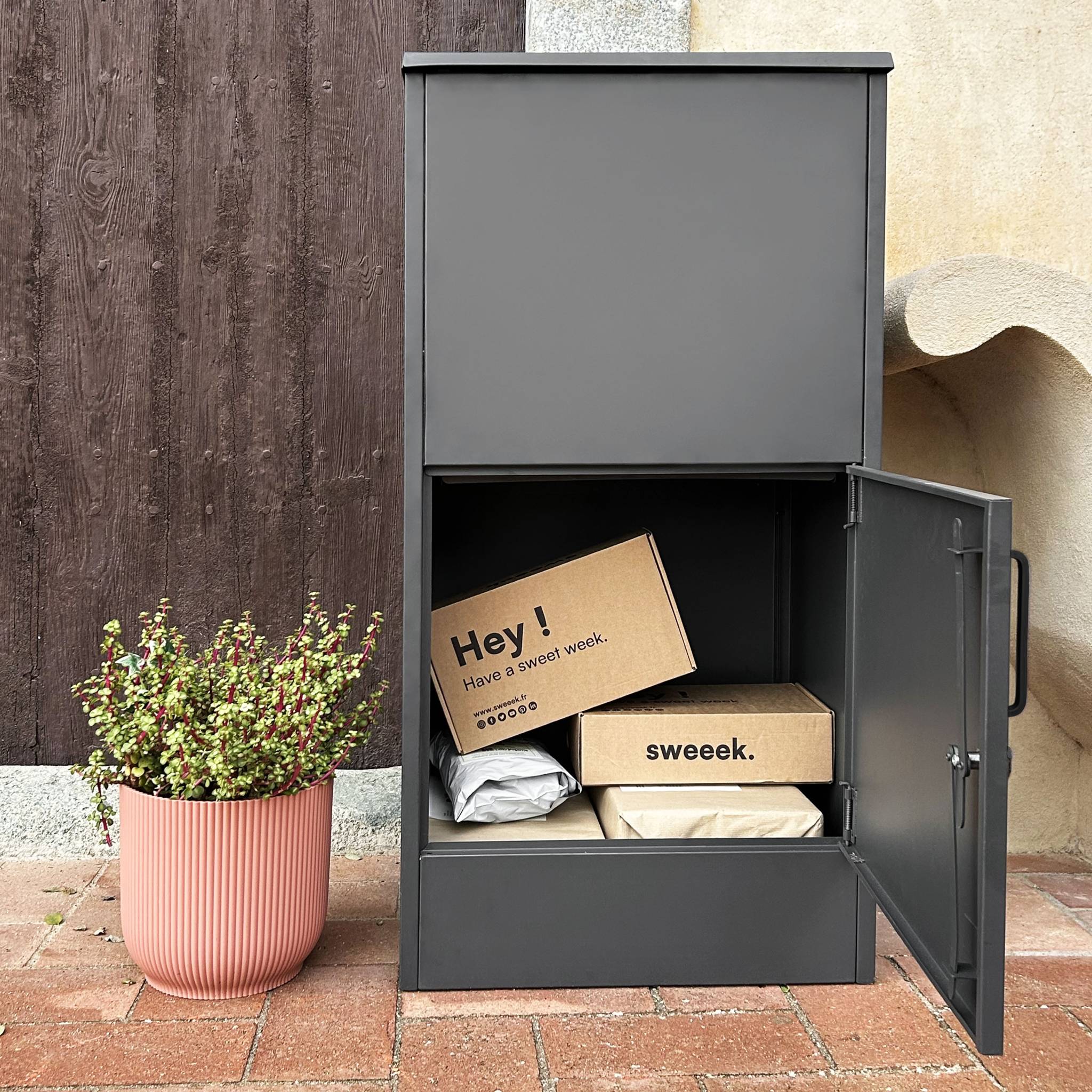 Cassetta per pacchi 56 cm in acciaio zincato con lucchetto, antracite