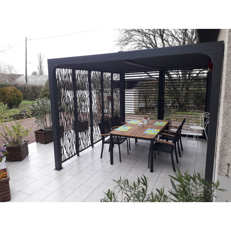 Pergola bioclimatica in alluminio antracite 360x300 cm - Lamelle orientabili 90° - Con 5 moucharabieh 3,60 m e frangisole 3 m - 10,80 m² - PER36M30VBI Foresta