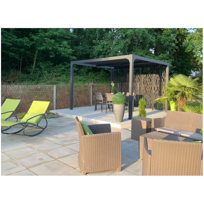 Pergola bioclimatica in alluminio antracite 360x300 cm - Lamelle orientabili 90° - Con 5 pannelli moucharabieh - 10,80 m² - PER36M30BI Foresta