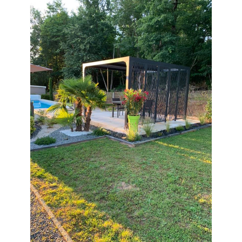 Pergola bioclimatica in alluminio antracite 360x300 cm - Lamelle orientabili 90° - Con 5 pannelli moucharabieh - 10,80 m² - PER36M30BI Foresta