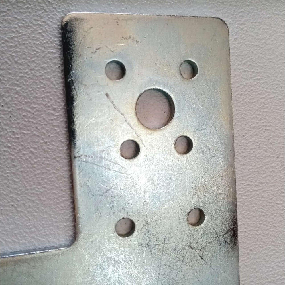 Piastra di fissaggio zincata a t 145x158mm per ancoraggi di travi legno