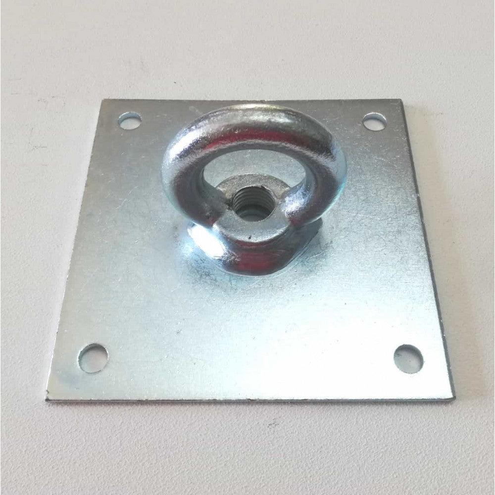 Piastra diritta 150x150mm in acciaio zincato con occhiolo saldato