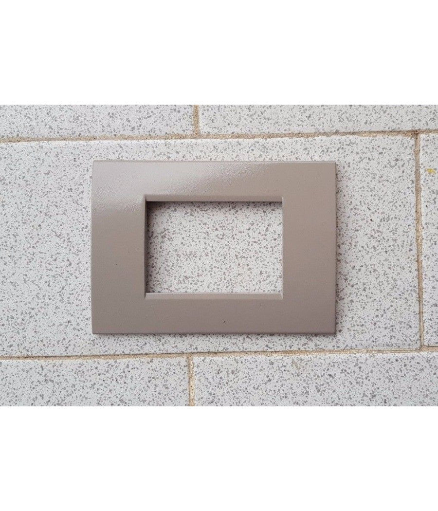 Placca Placche Placchete Compatibili Living Light In Abs 3 4 7 Posti Colorate  Tortora -4 Fori     -