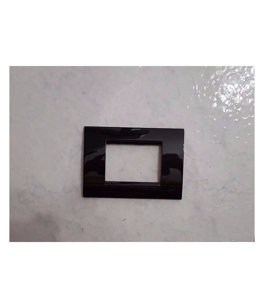 Placca Placche Placchete Compatibili Living Light In Abs 3 4 7 Posti Colorate  Nero -3 Fori     -