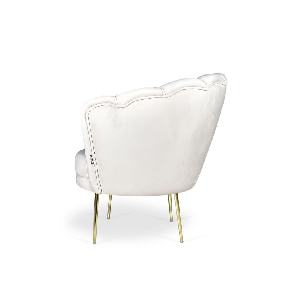 Poltrona a conchiglia Orel velluto babyface crema e piedi oro