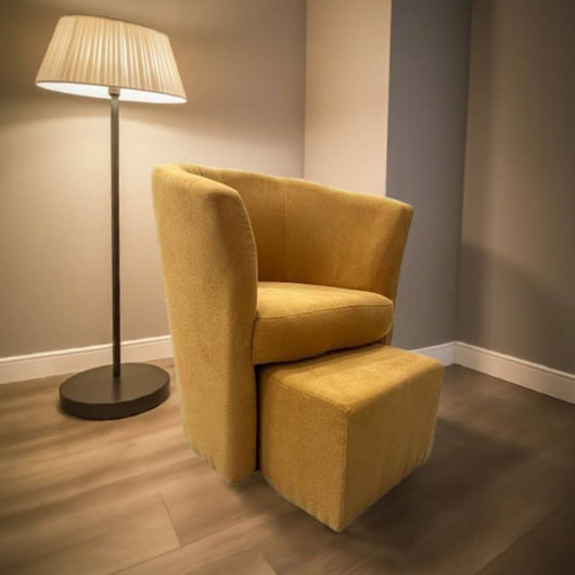 Poltrona con pouf estraibile Djerba tessuto colore mango