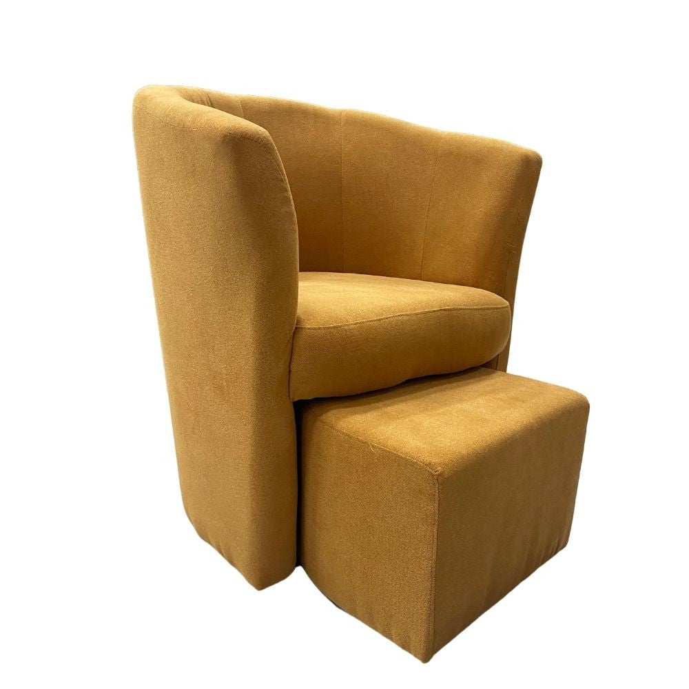 Poltrona con pouf estraibile Djerba tessuto colore mango