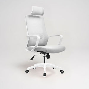 Poltrona ufficio Ica colore bianco poggiatesta regolabile e schienale traforato