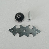 Pomolo per mobili su piastra stile ferro battuto verniciata fumè