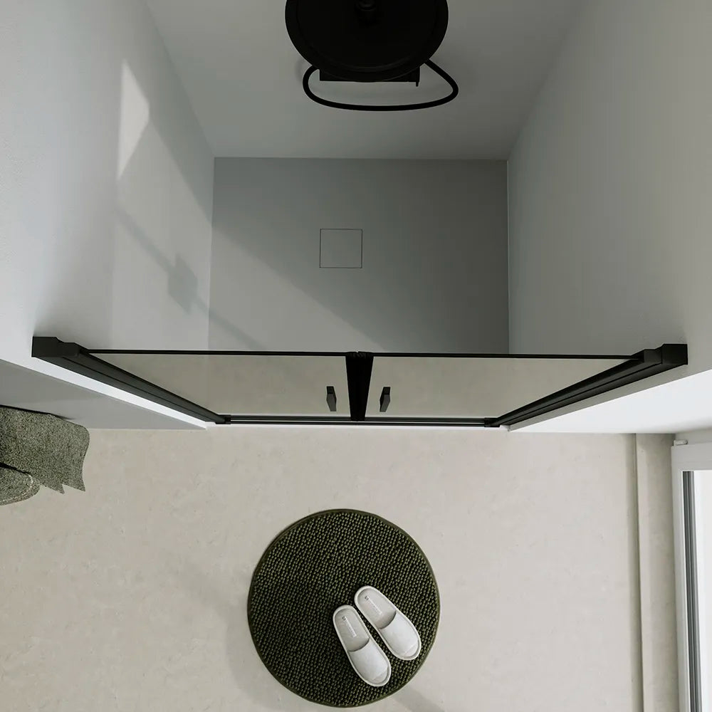 Porta doccia 70cm apertura saloon con profili nero opaco e vetro da 6mm fumè h195 | Elba