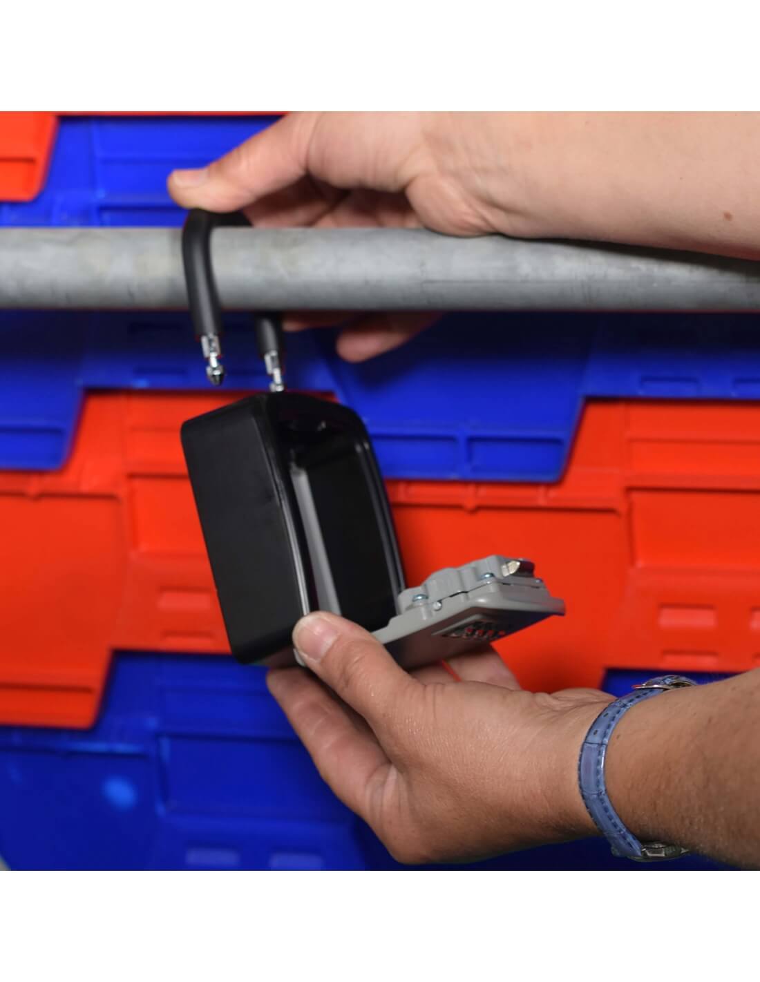 Cassetta portachiavi keybox, 37x75mm, con anello, nero, combinazione a 4 cifre, per chiavi portone B&B - THIRARD