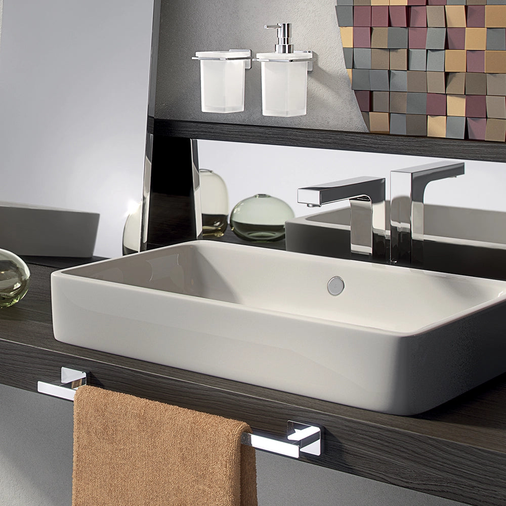 Dispenser dosasapone a muro Gedy in vetro satinato e acciaio cromato | Atena