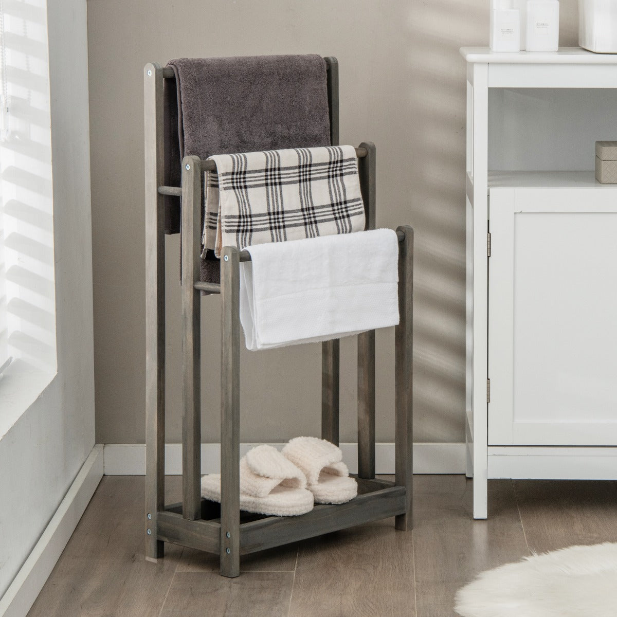 Portasciugamani in legno autoportante con mensola inferiore, Porta asciugamani a 3 livelli leggero Grigio-Portasciugamani