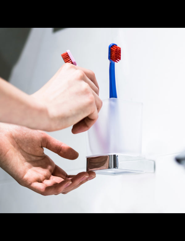 Portabicchieri da parete in ottone cromato e vetro VIA 6,4 x10 x9,7 cm