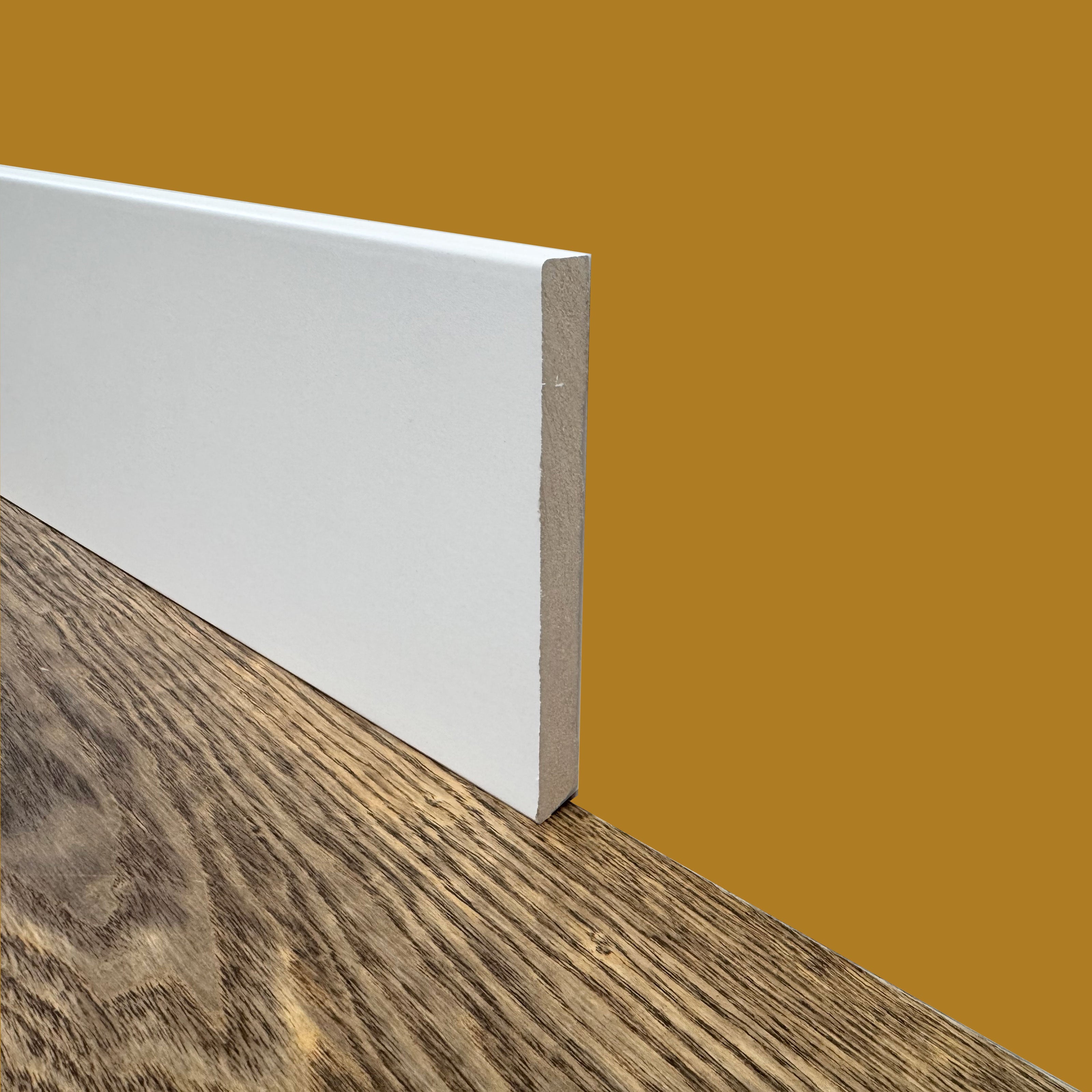 100ml di BATTISCOPA ZOCCOLINO SQUADRATO in FIBRA DI LEGNO COMPATTA 120X12 BIANCO