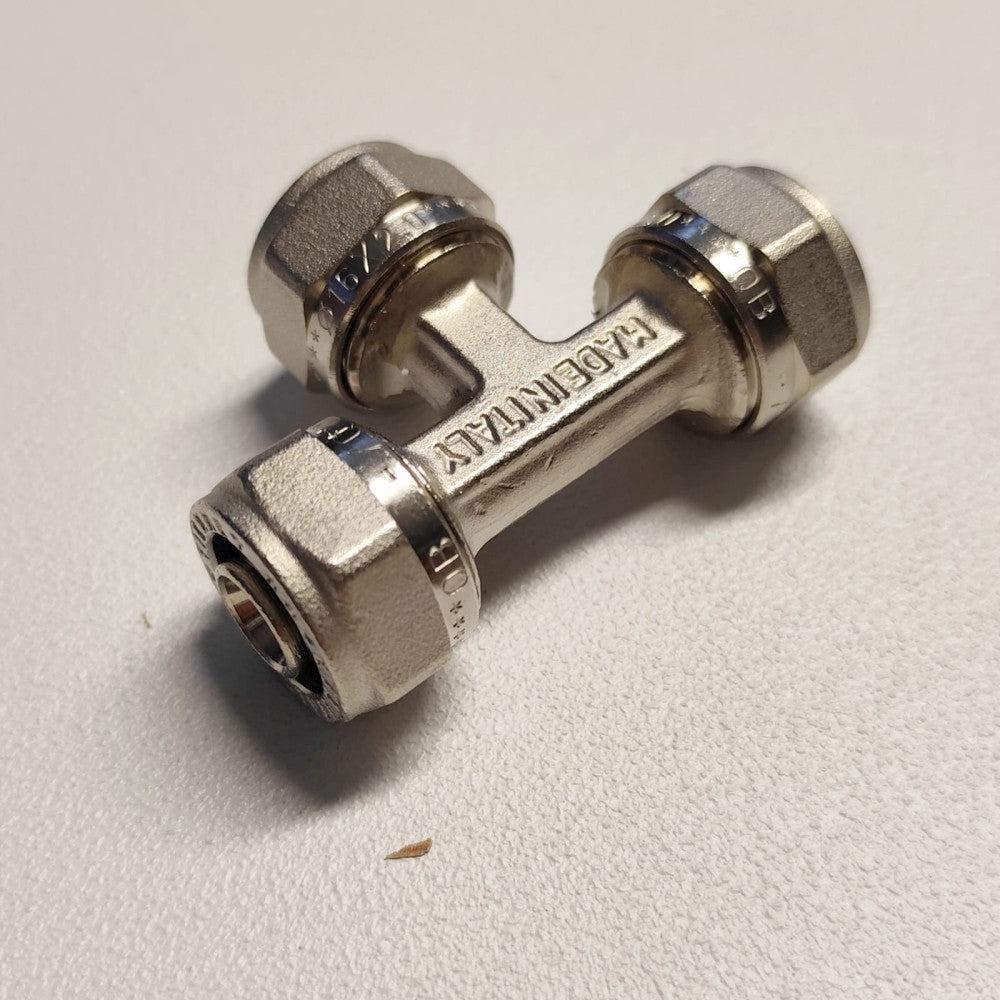Raccordo 16x16x16 a t a lati uguali a stringere per tubo multistrato