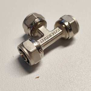 Raccordo 16x16x16 a t a lati uguali a stringere per tubo multistrato