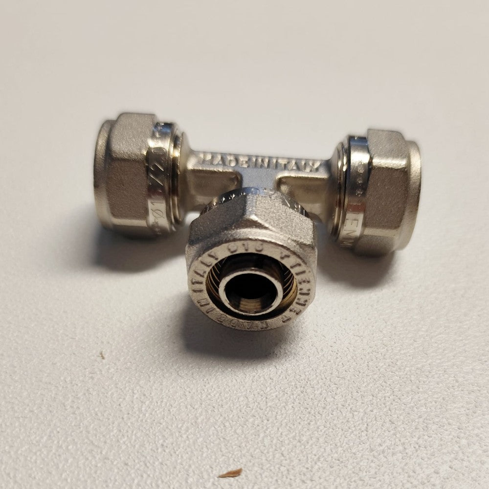 Raccordo 16x16x16 a t a lati uguali a stringere per tubo multistrato