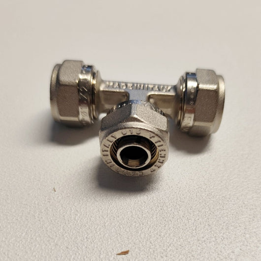 Raccordo 16x16x16 a t a lati uguali a stringere per tubo multistrato