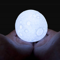 LAMPADA DA TAVOLO LUNA LUCE LED RGB CON TELECOMANDO MOON LAMP 11,5CM A BATTERIA
