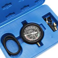 Il tester del vuoto controlla la pompa del vuoto benzina carburante garage per automobili 16_0002876