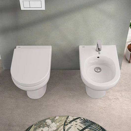 Sanitari filomuro Rimless ceramica bianca con sedile soft close Vima