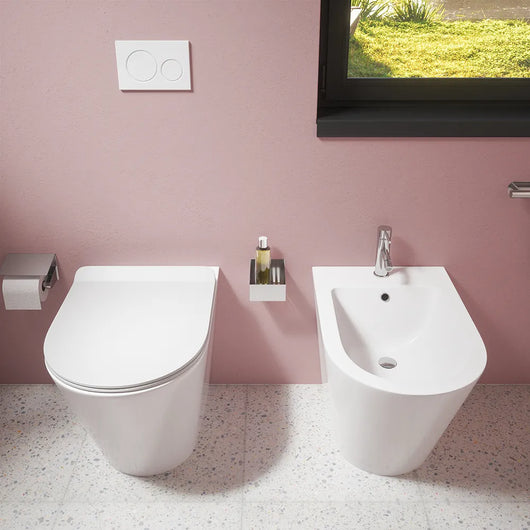 Sanitari filomuro in ceramica bianco lucido vaso tornado silent flush sedile soft-close e bidet | Rio