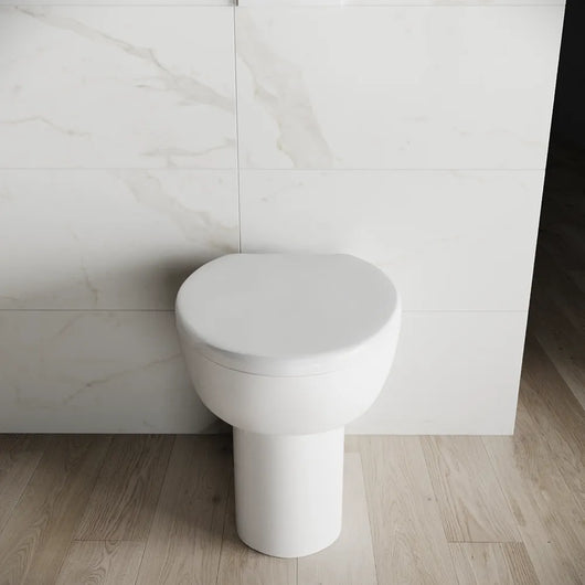 Vaso WC filomuro in ceramica bianco lucido con sedile soft-close | Doha