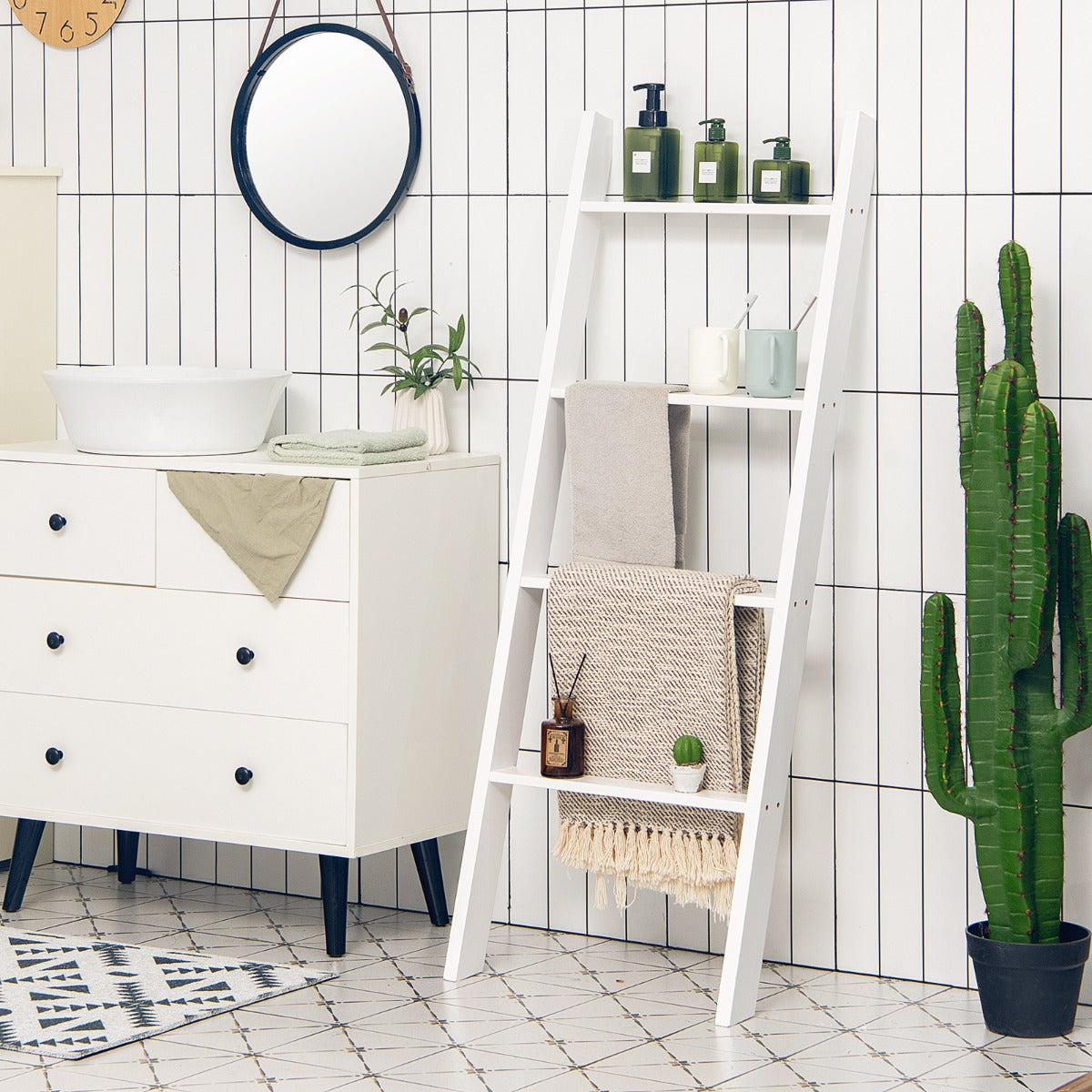 Scala in legno a pioli da appoggio per il bagno, Porta asciugamani da terra a 4 bracci Bianco-Portasciugamani