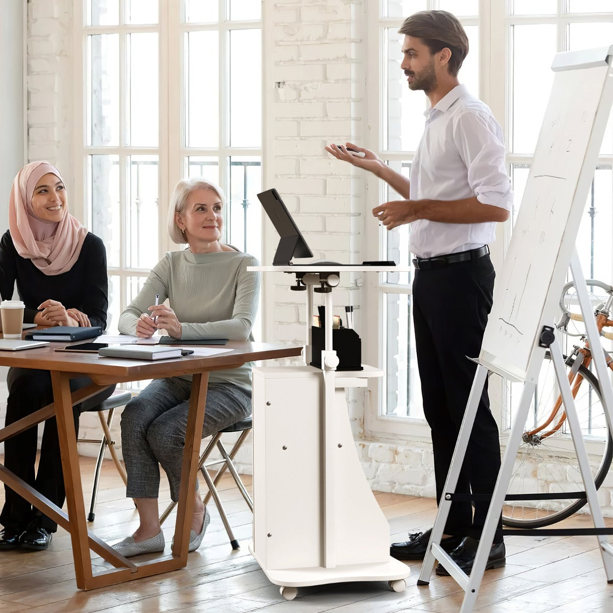 Scrivania per PC regolabile in altezza con ruote piano inclinabile e scomparti, Standing desk mobile per laptop Bianco-Tavolini per laptop