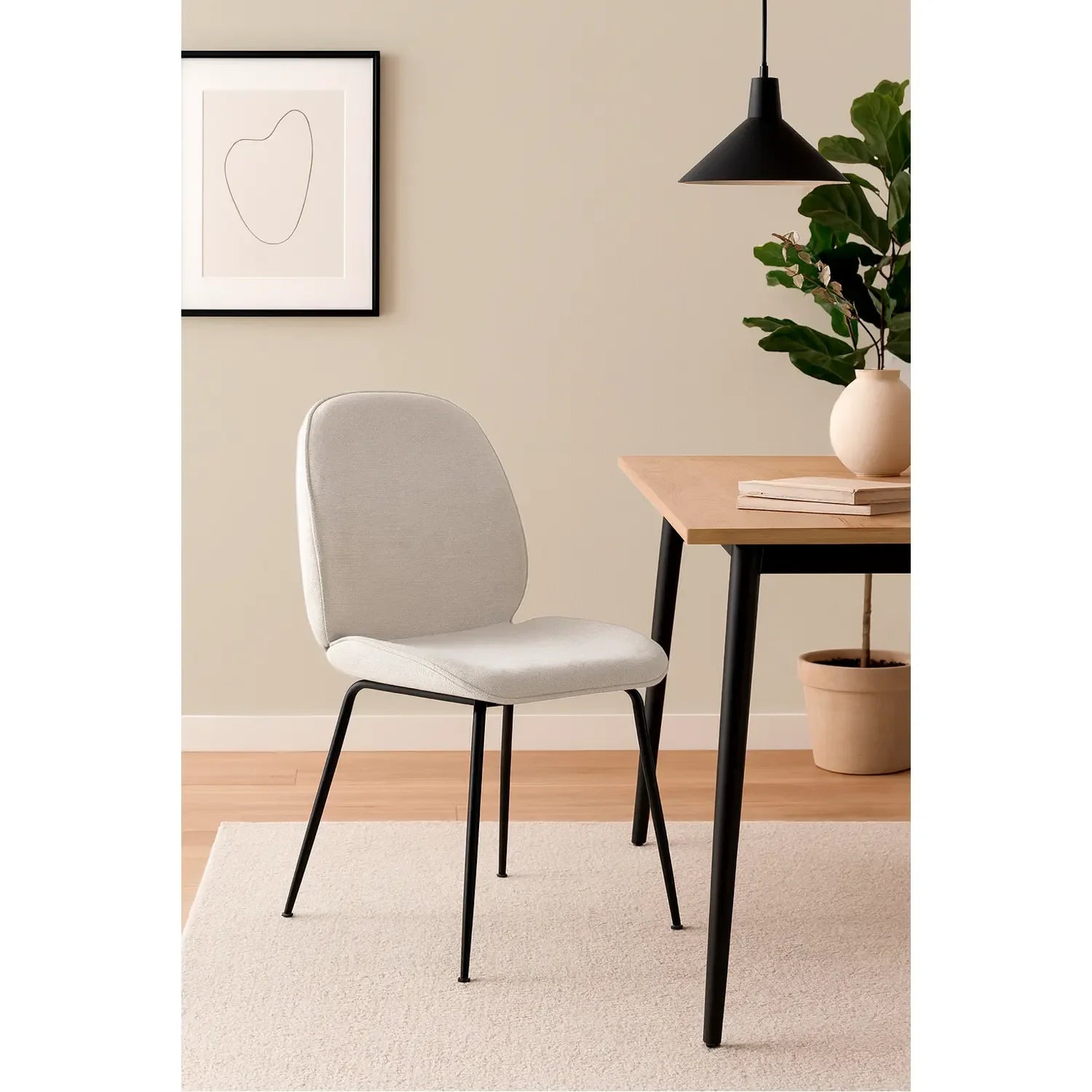 SEDIA ASHCROFT TESSUTO COLOR SABBIA CON GAMBE NERE