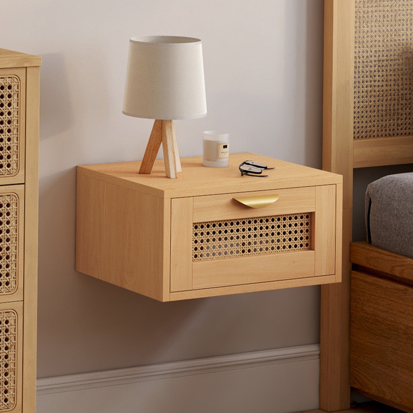 IDMarket - Set di 2 comodini a muro a 1 cassetto EDHEN con ripiani in canna e legno