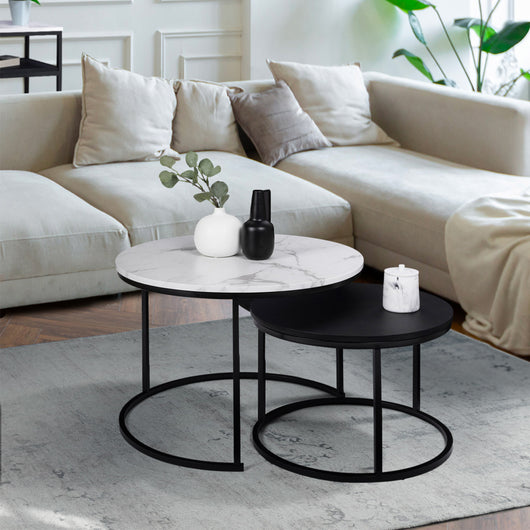 IDMarket - Set di 2 tavolini rotondi ALASKA 54/70, effetto marmo e nero, gambe in metallo