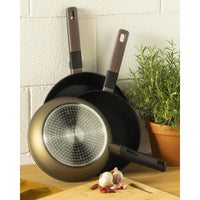 Set di 4 confezioni 2 Padelle 24/28 Brown Brush Alluminio Forgiato Manico Inserto Effetto Legno