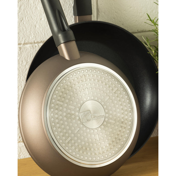 Set di 4 confezioni 2 Padelle 24/28 Brown Brush Alluminio Forgiato Manico Inserto Effetto Legno