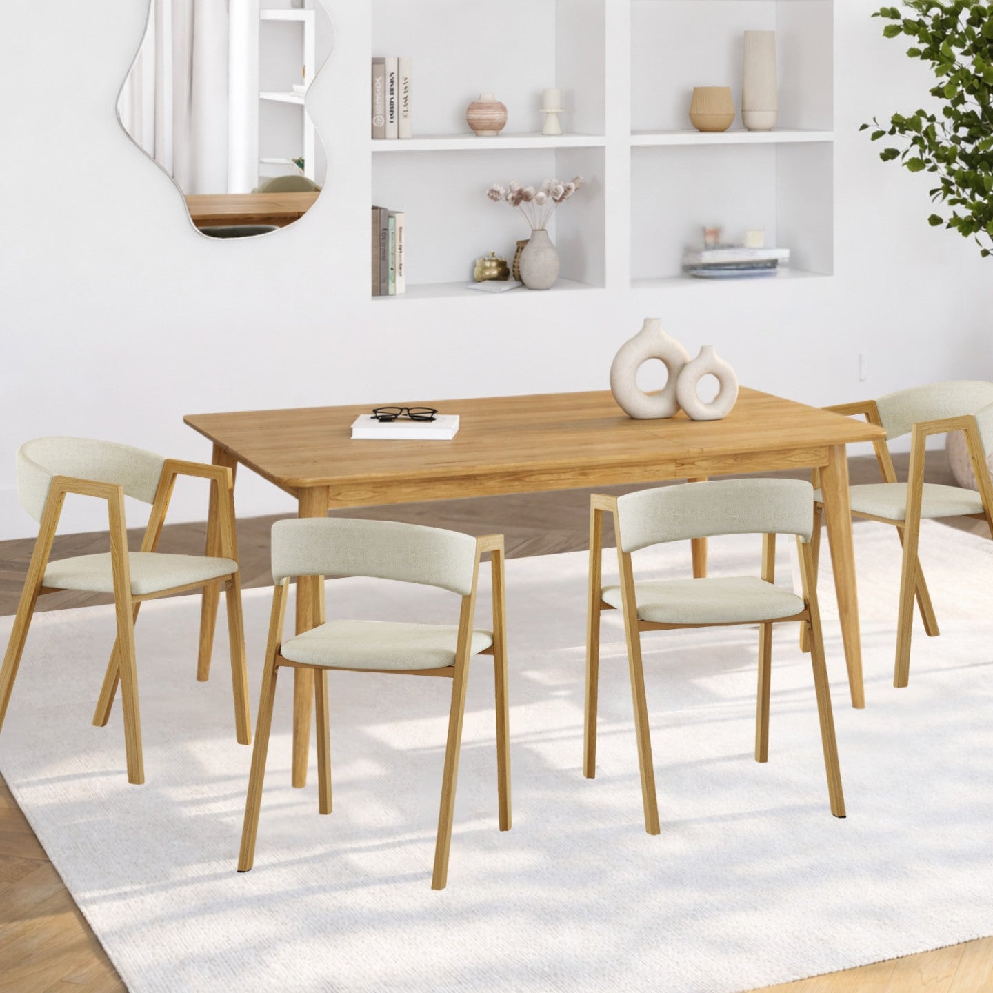 IDMarket - Set di 4 sedie CAMILLE in tessuto beige e metallo effetto legno con braccioli