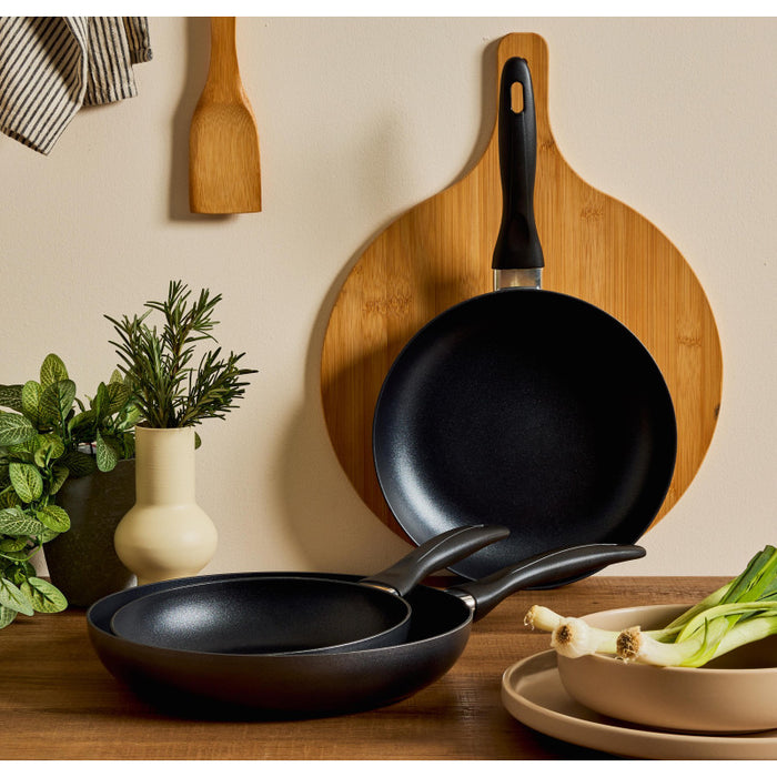 Set di 6 Padelle Alluminio Stampato Cm30 Medua Grigio Fondo Induzione Manico Bakelite