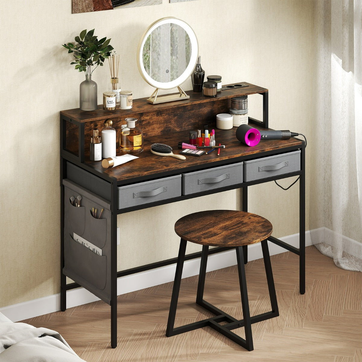 Set tavolo trucco e sgabello con supporto per monitor-Scrivania per computer con prese di corrente Marrone