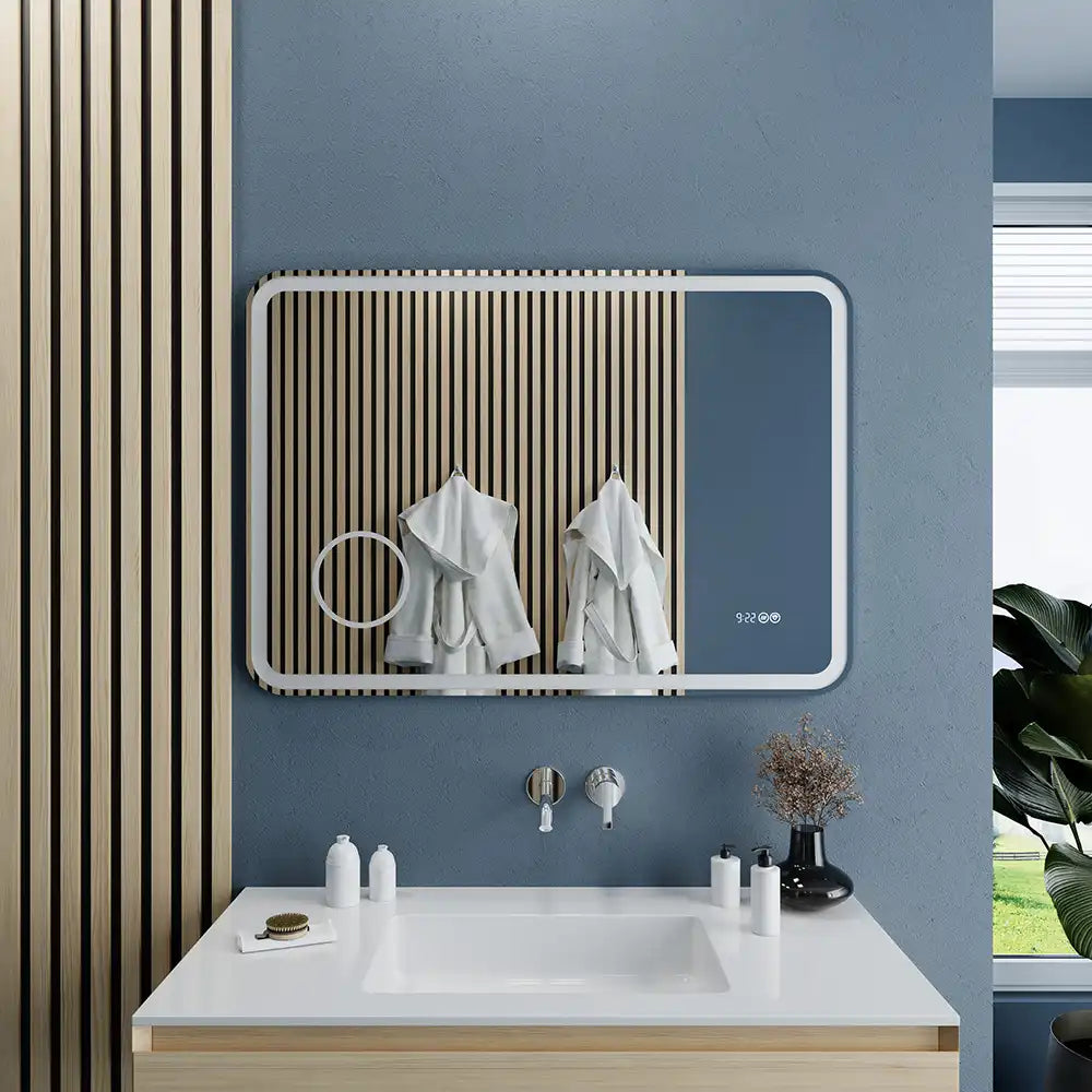 Specchio led bagno 60x80 cm touch-screen ingranditore orologio digitale e anti-appannamento | Kuma