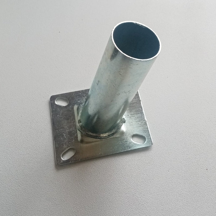 Staffa zincata per proiettore stradale con flangia di fissaggio