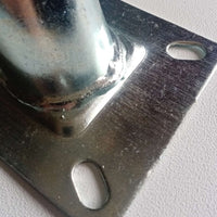 Staffa zincata per proiettore stradale con flangia di fissaggio