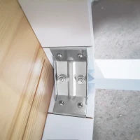 Tavolo da Pranzo 4 Posti con Piedini Antiscivolo, in Legno di Pino, 120x75x75 cm