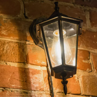 Lanterna a parete da esterno alluminio nero attacco e27 ip44 diffusore in vetro
