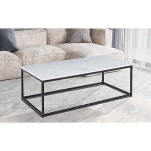 Tavolino basso EWING effetto marmo bianco, ideale per un soggiorno unico.