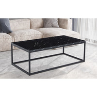 Tavolino basso EWING effetto marmo nero, ideale per un soggiorno unico.